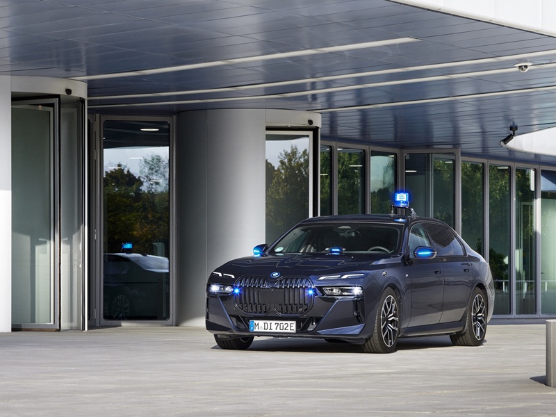 علامة بي أم دبليو تقدّم أحدث إصداراتها وابتكاراتها